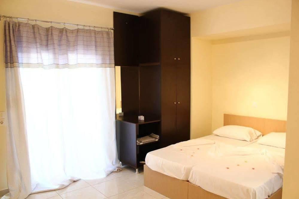 העיירה רתימנו Helen Apartments מראה חיצוני תמונה