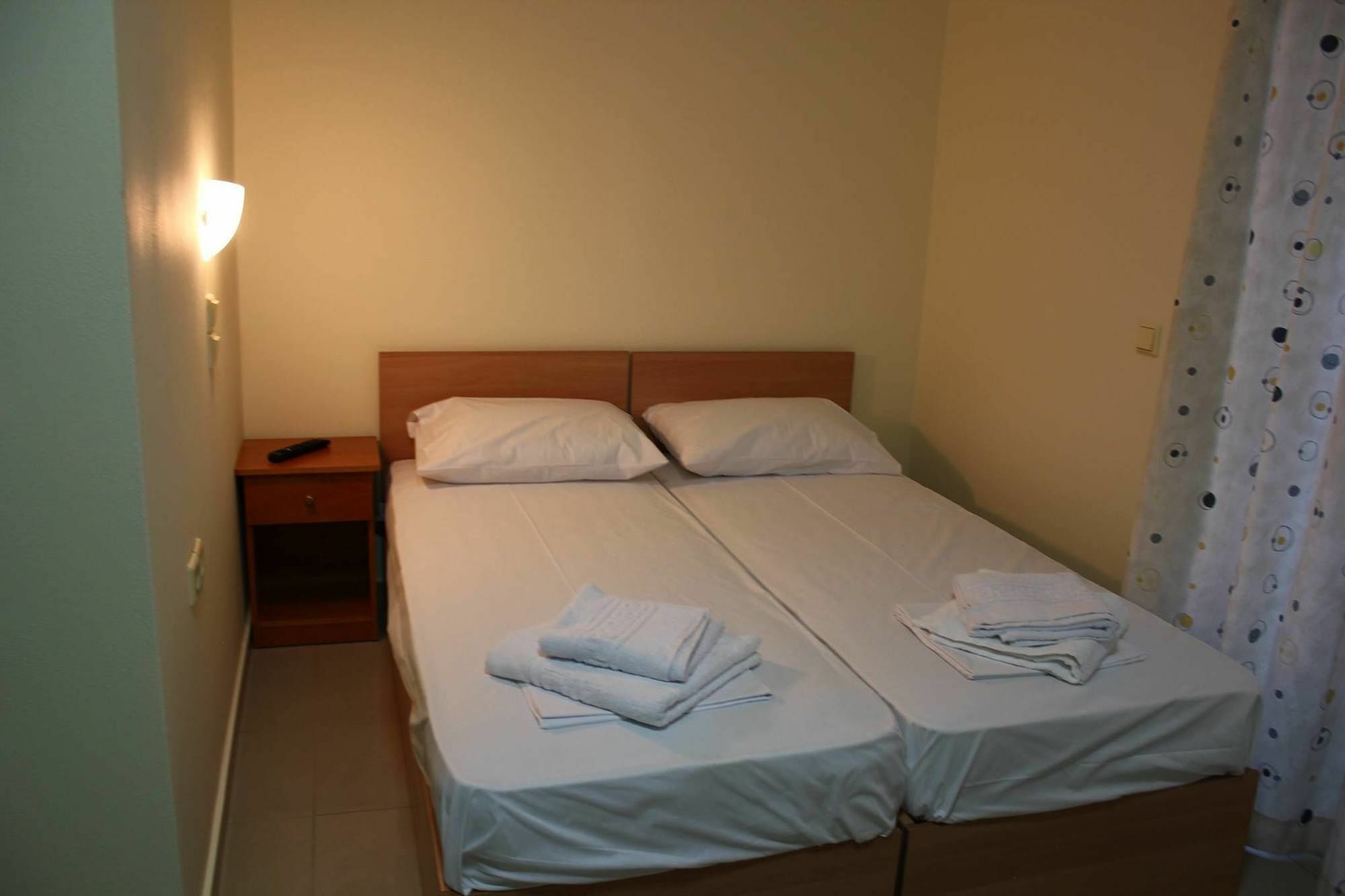 העיירה רתימנו Helen Apartments מראה חיצוני תמונה