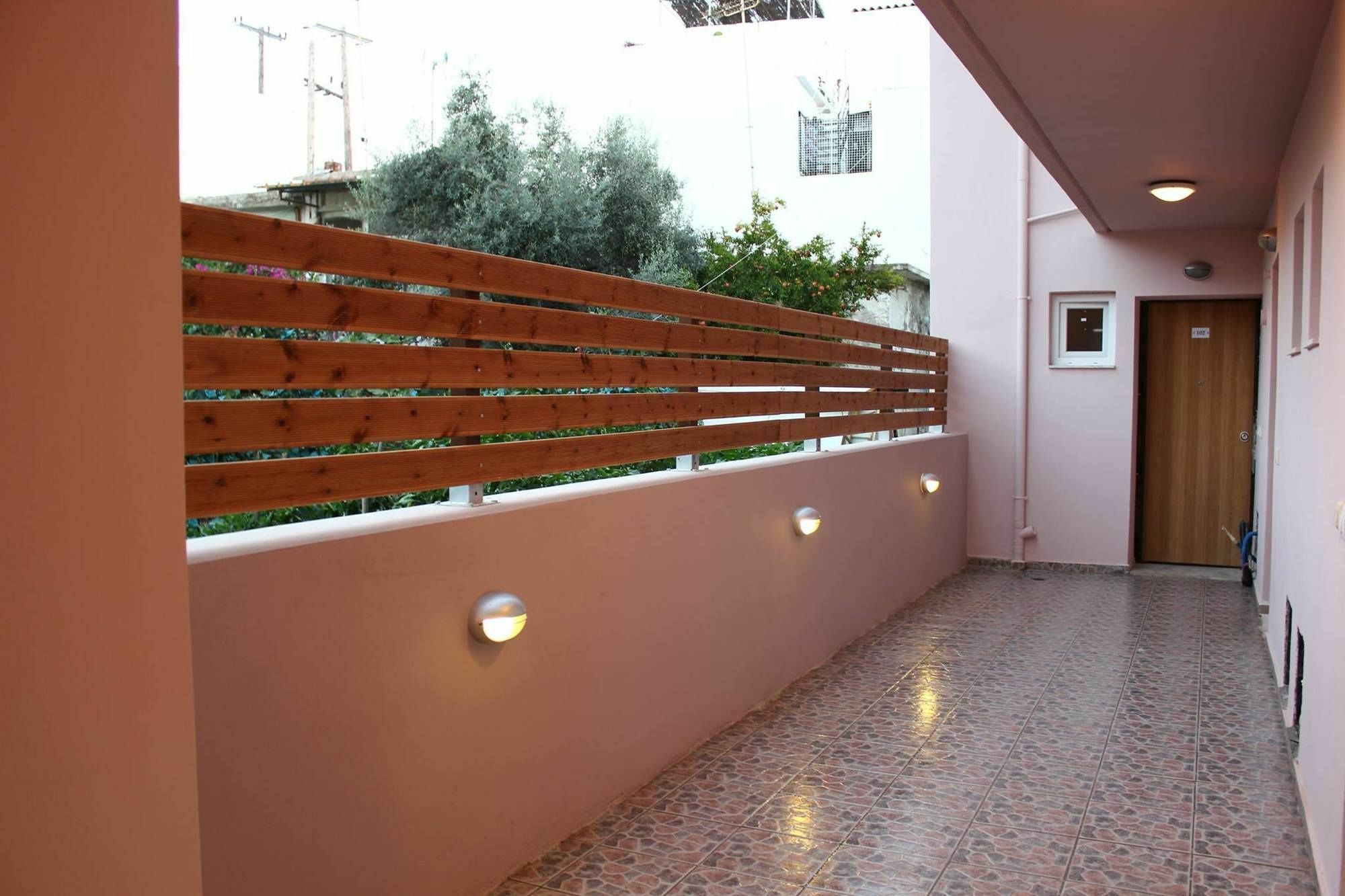 העיירה רתימנו Helen Apartments מראה חיצוני תמונה