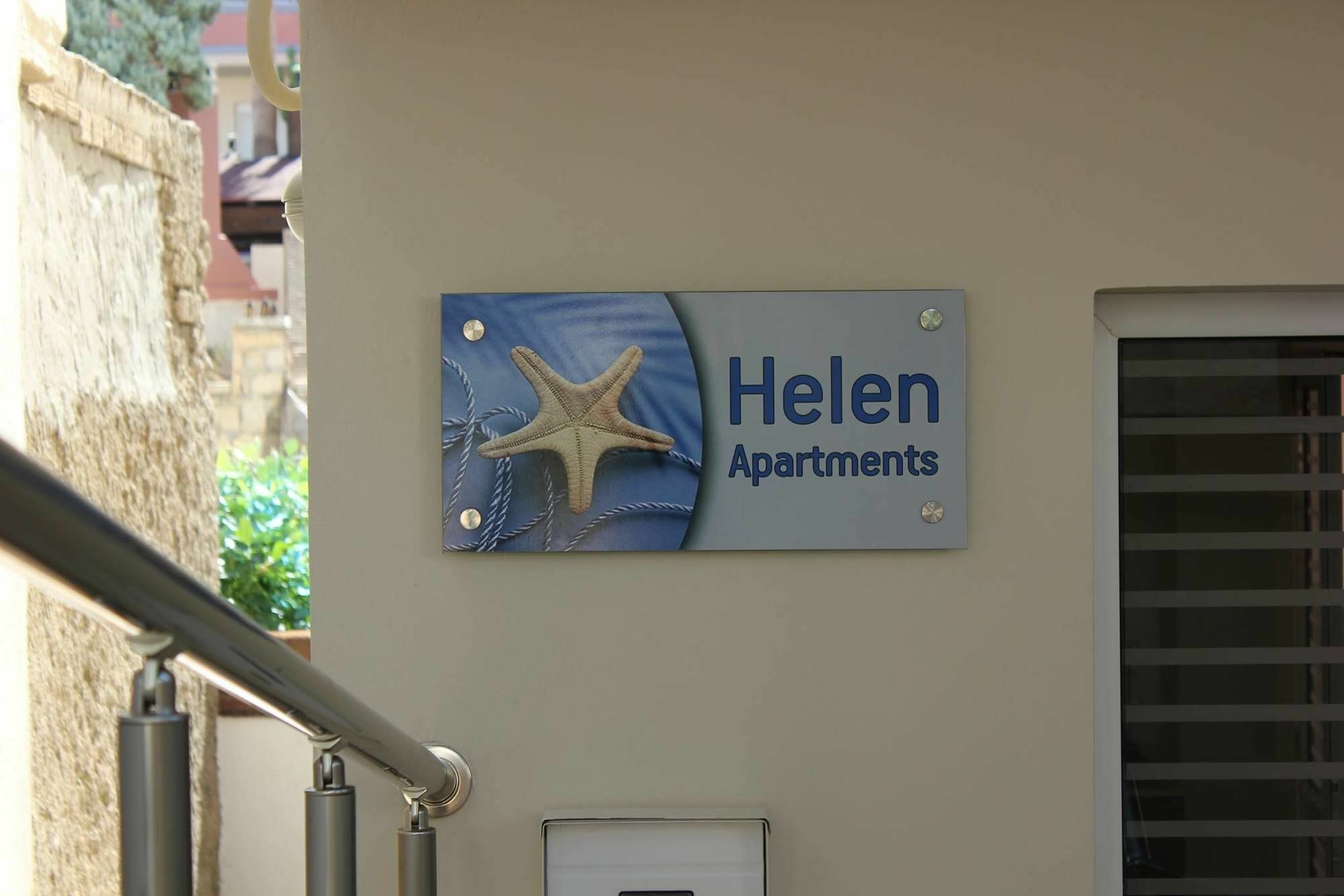 העיירה רתימנו Helen Apartments מראה חיצוני תמונה