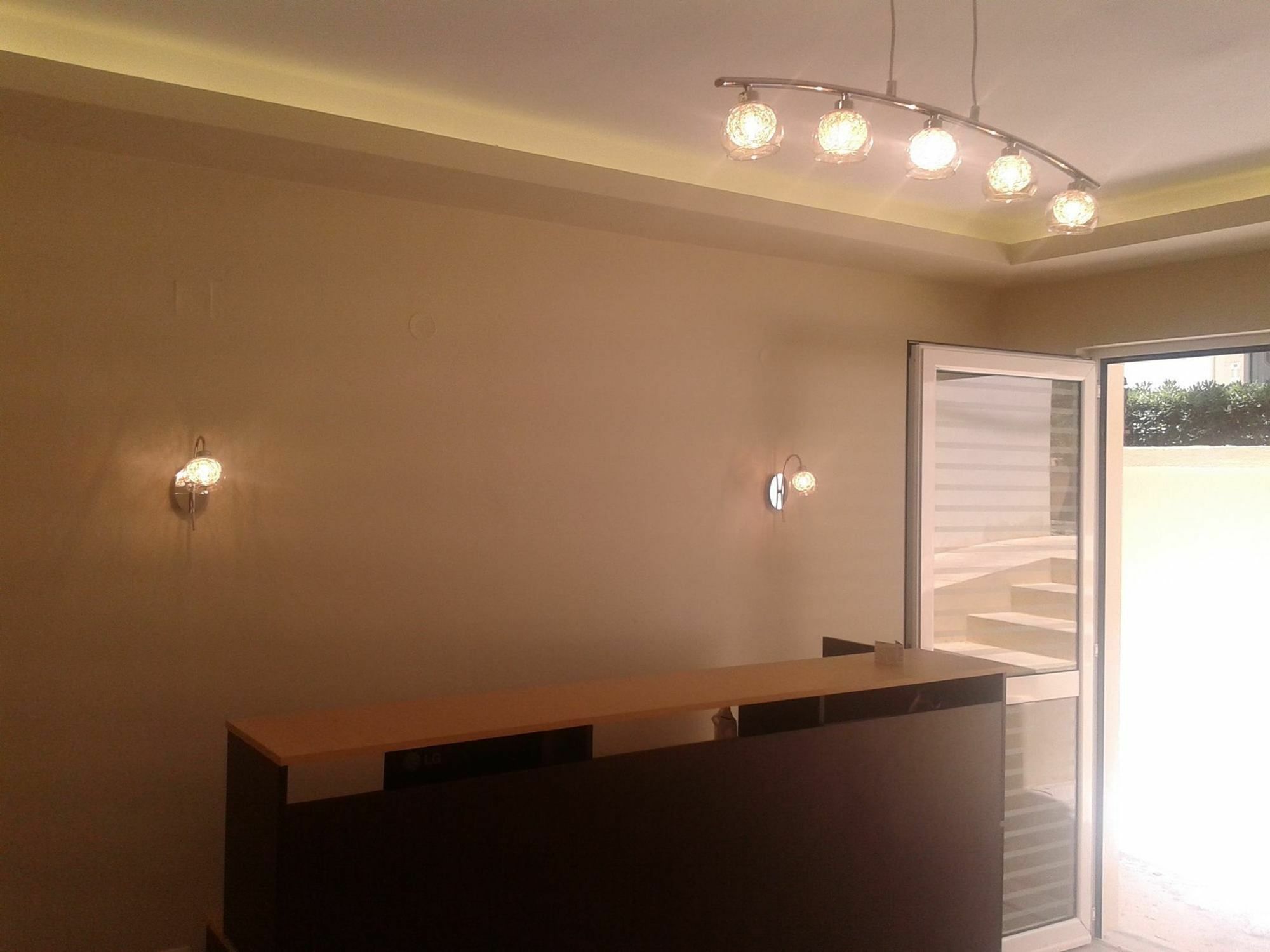 העיירה רתימנו Helen Apartments מראה חיצוני תמונה
